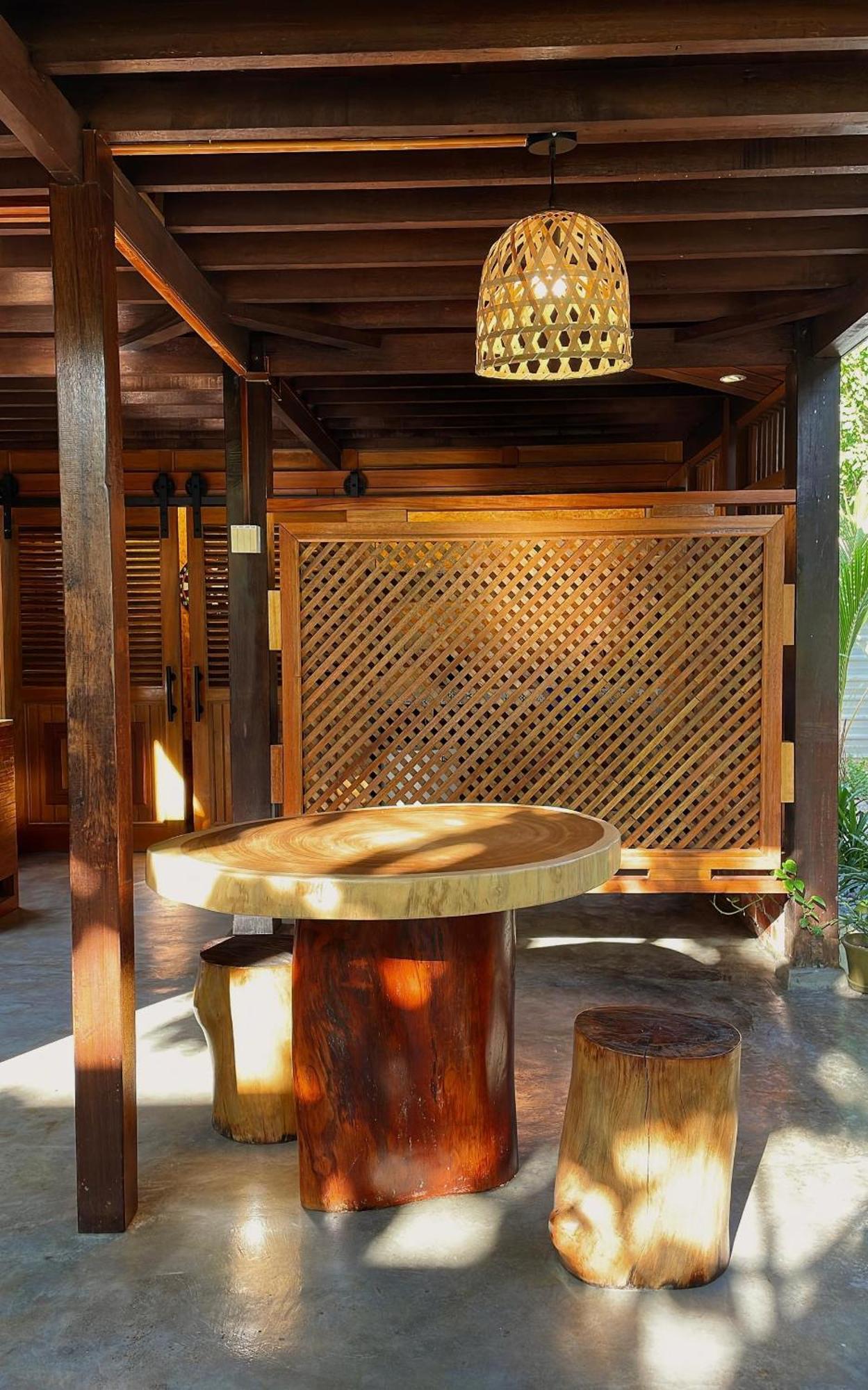 Golden Chenang Village パンタイ・サナング エクステリア 写真