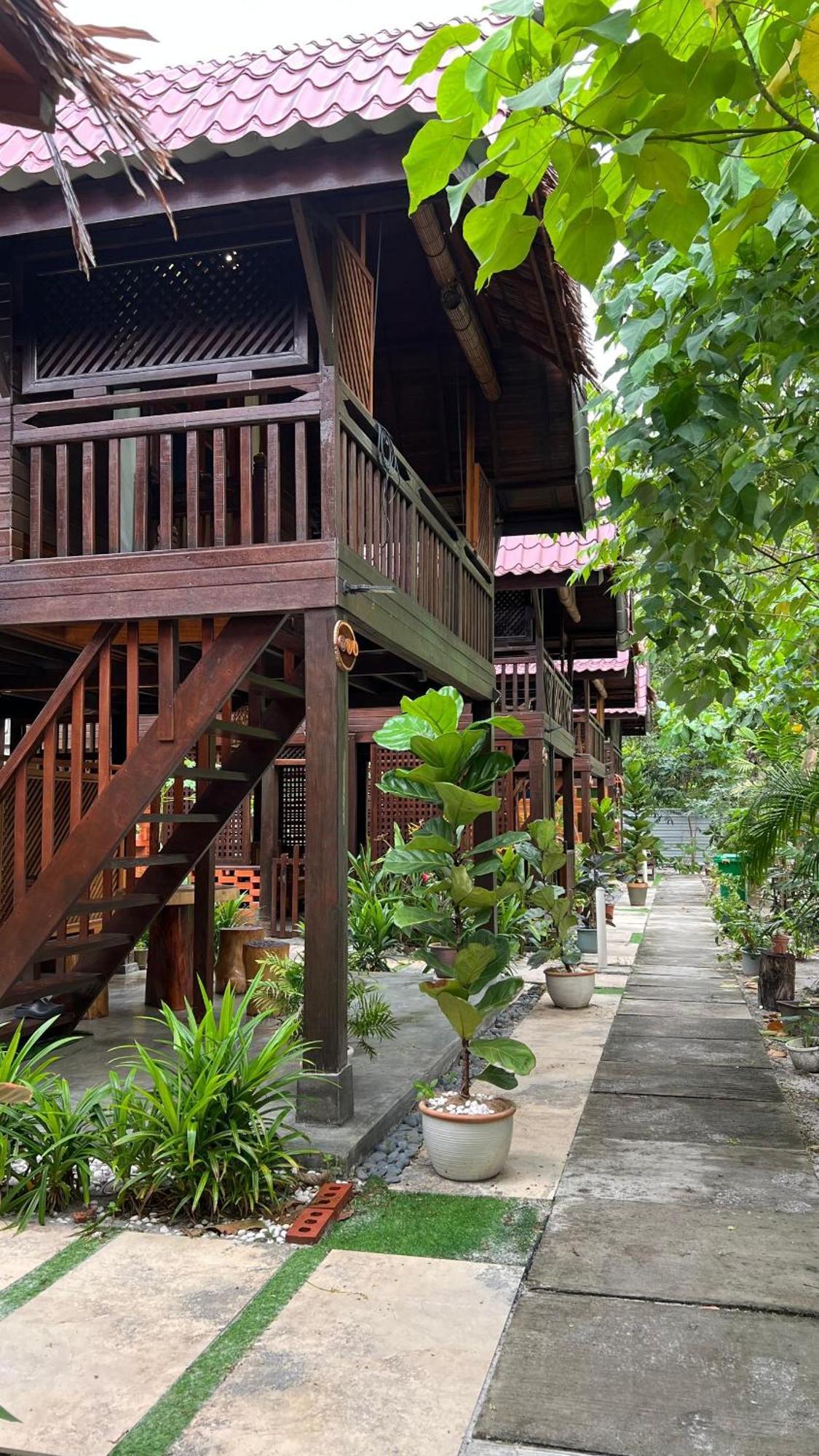 Golden Chenang Village パンタイ・サナング エクステリア 写真