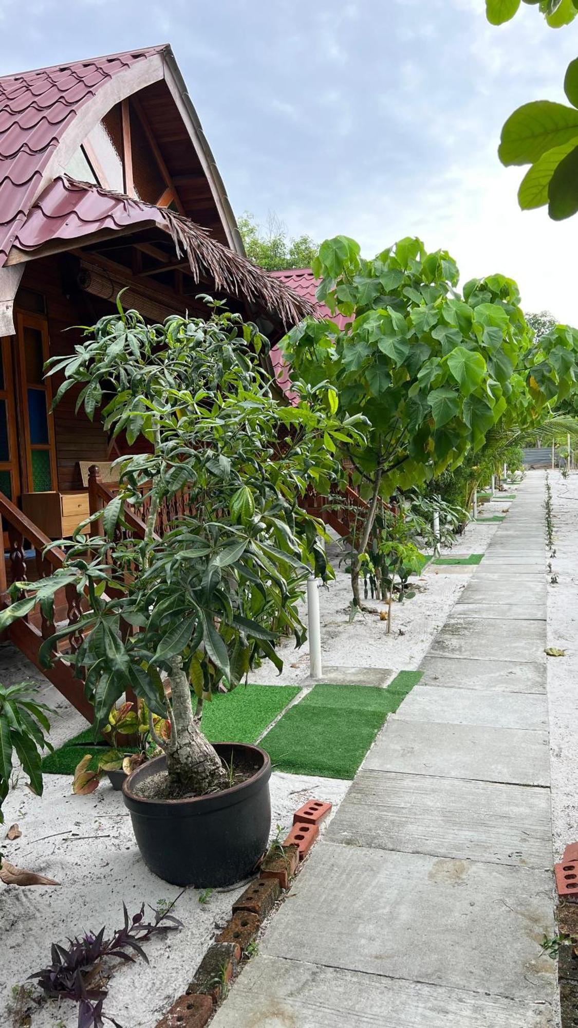 Golden Chenang Village パンタイ・サナング エクステリア 写真