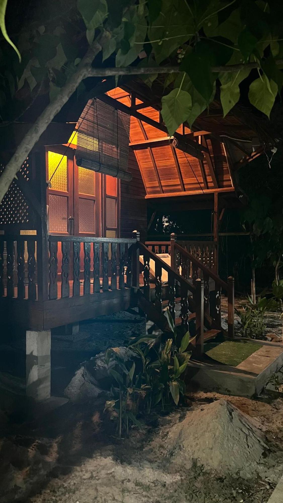 Golden Chenang Village パンタイ・サナング エクステリア 写真