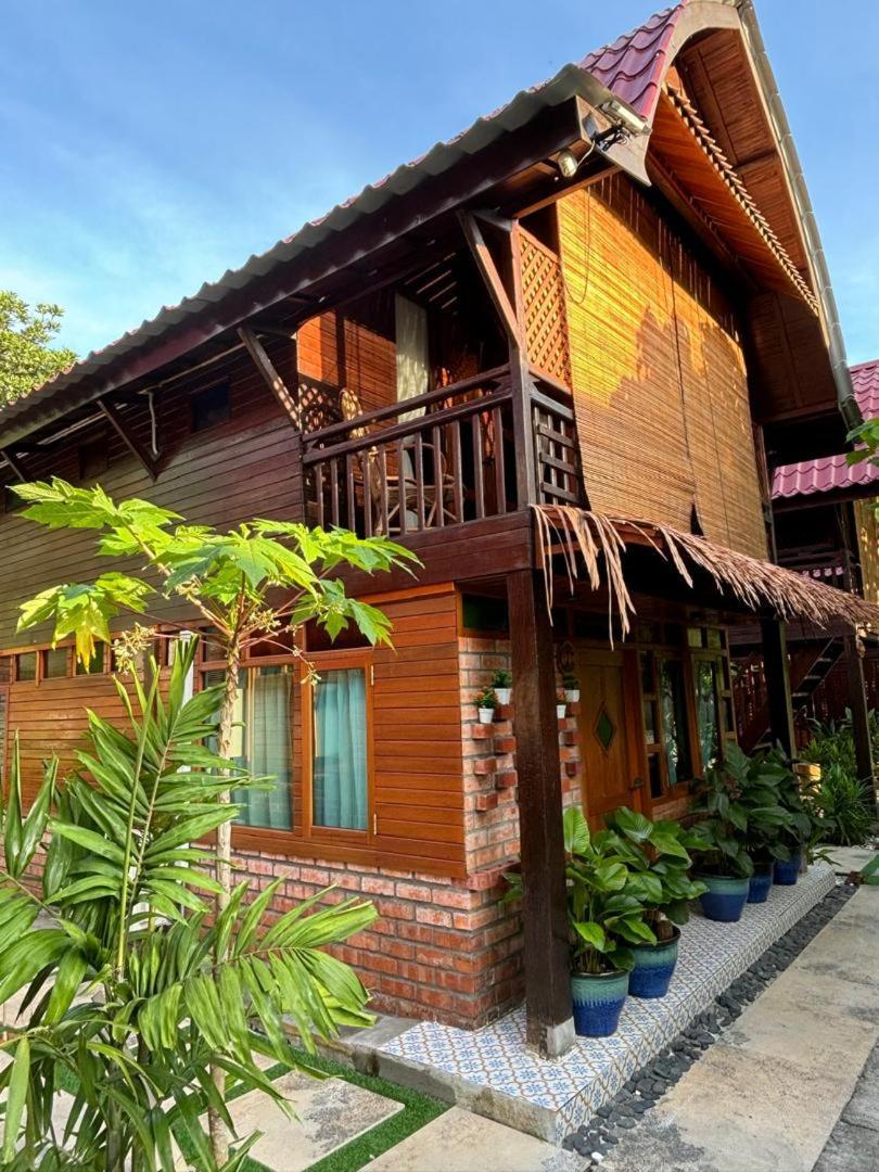 Golden Chenang Village パンタイ・サナング エクステリア 写真