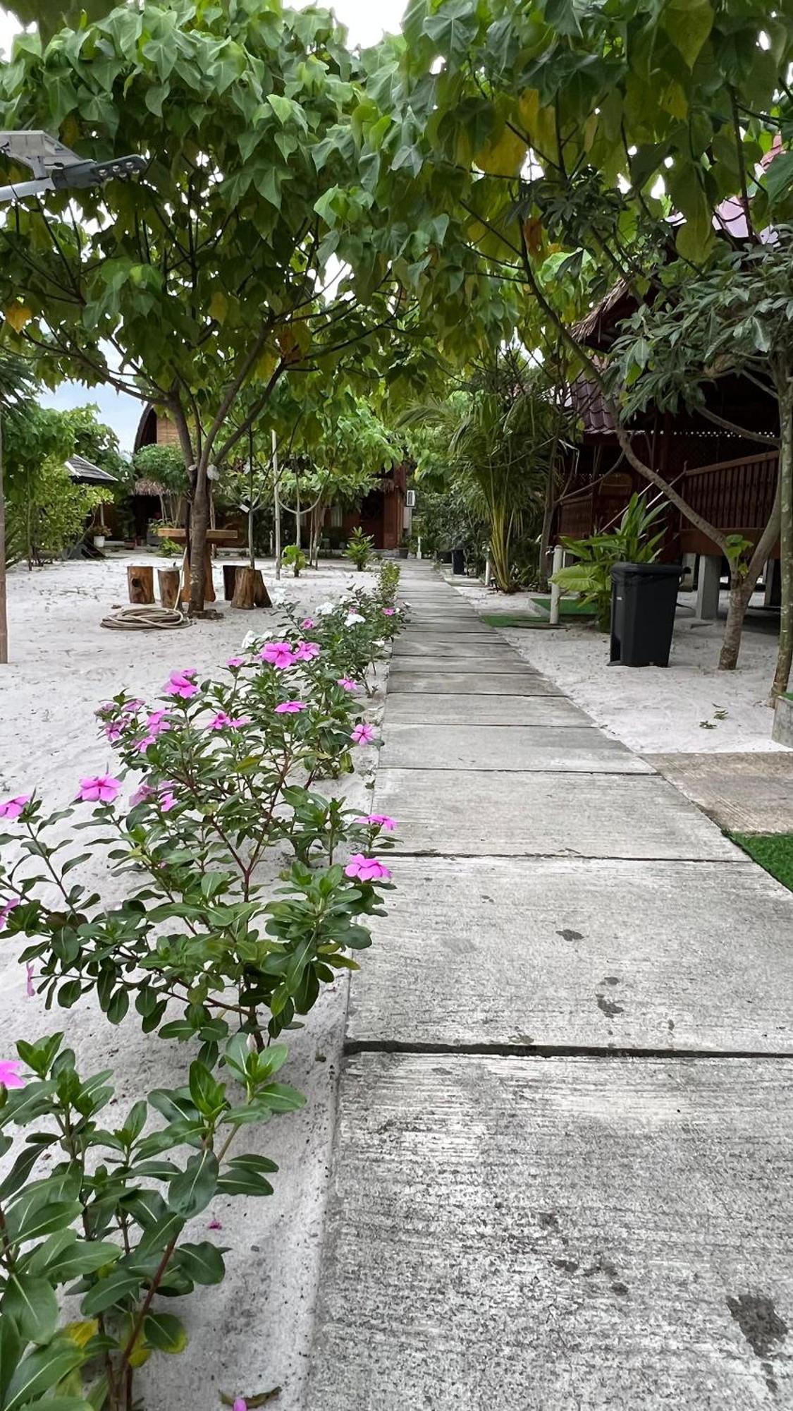 Golden Chenang Village パンタイ・サナング エクステリア 写真